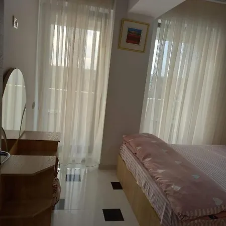 2 Dormitoare Si Living Bloc Nou *
